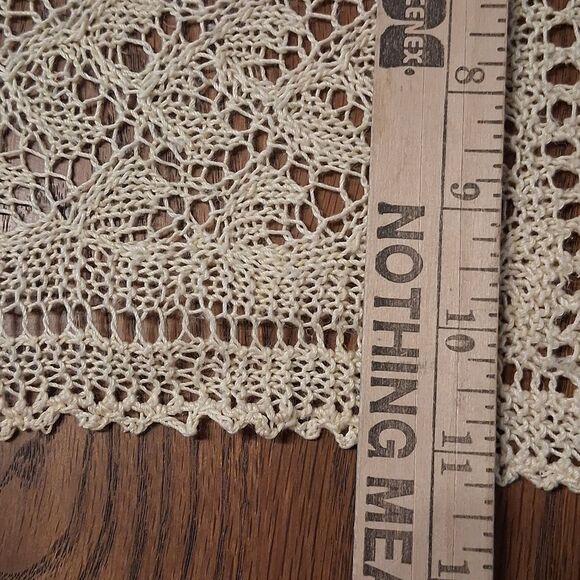 Set Of 3 Elegant vintage crocheted ecru Lace Placemats - Picture 6 of 6